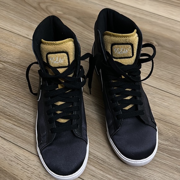 Nike shoes - Picture 2 of 4